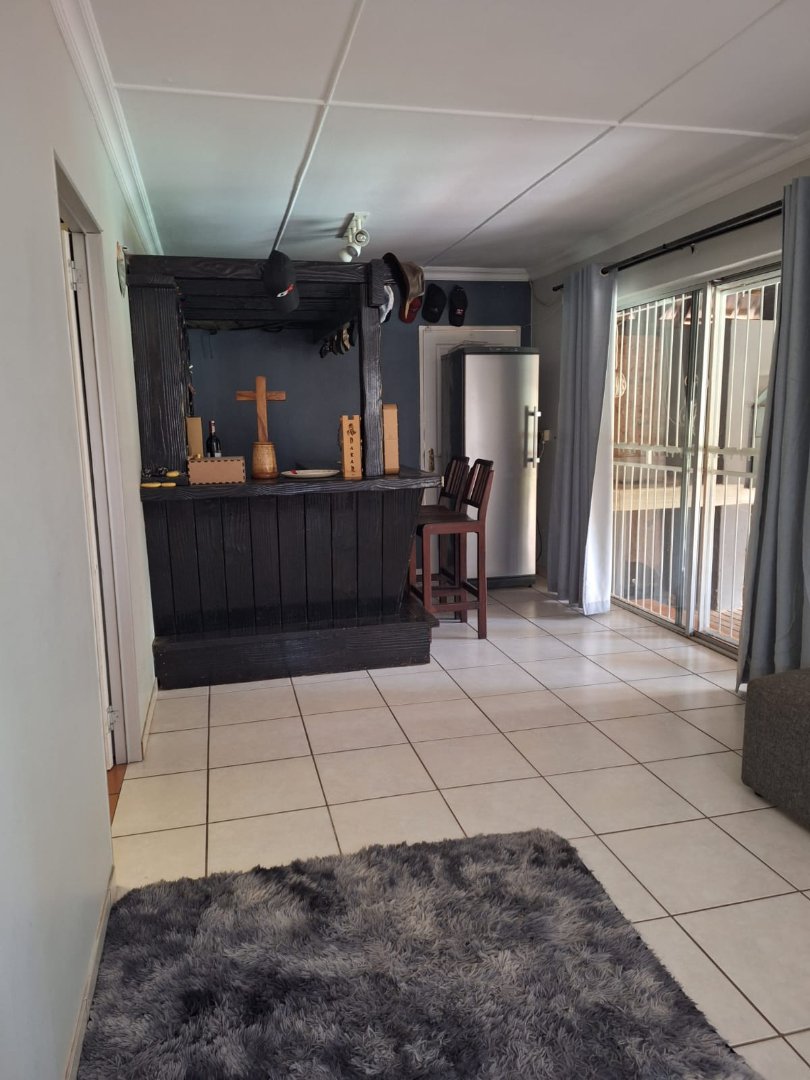 4 Bedroom Property for Sale in Langenhovenpark Free State